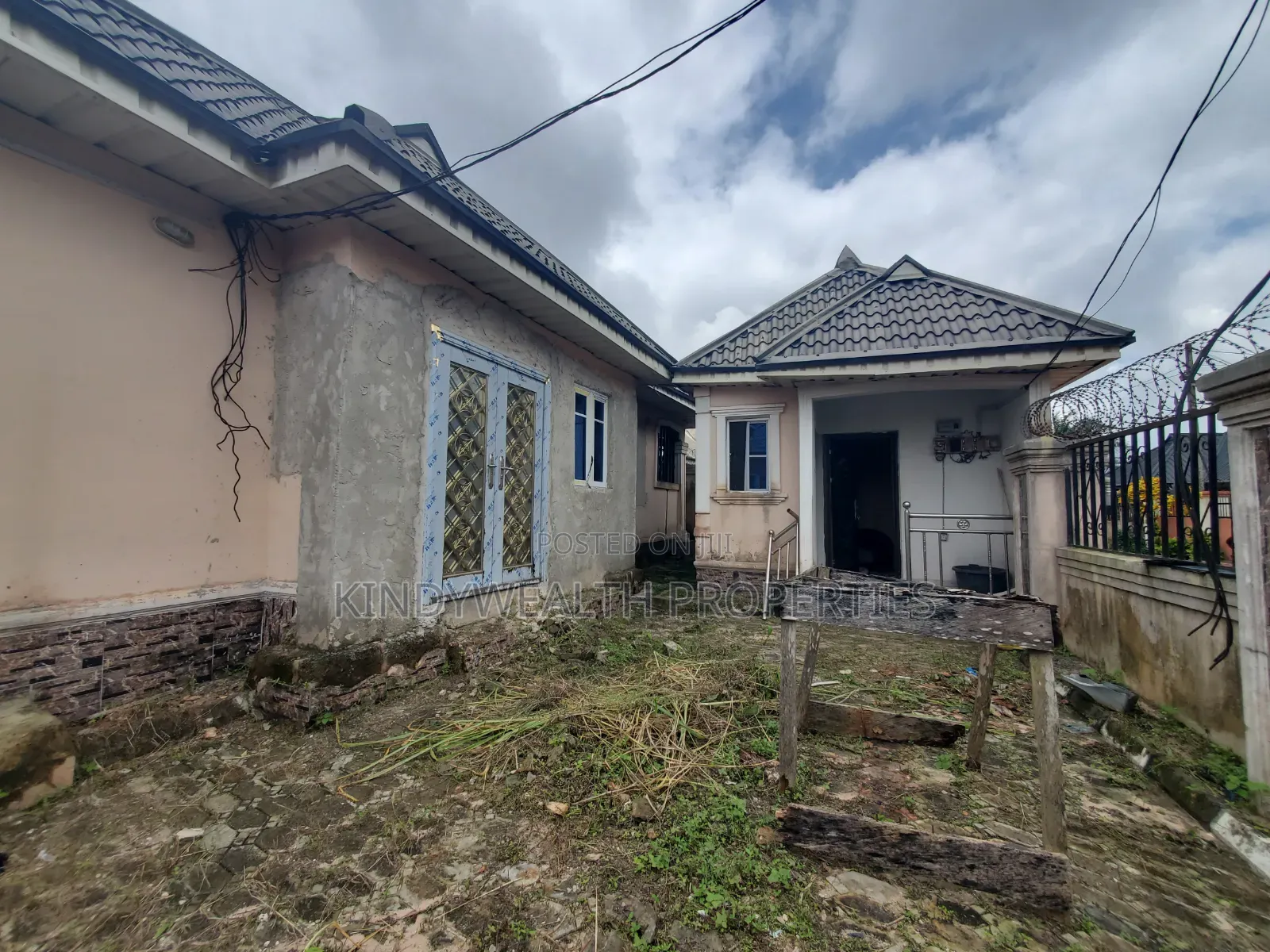 20bdrm Apartment in Agbor, Ikpoba-Okha for sale in Ikpoba-Okha