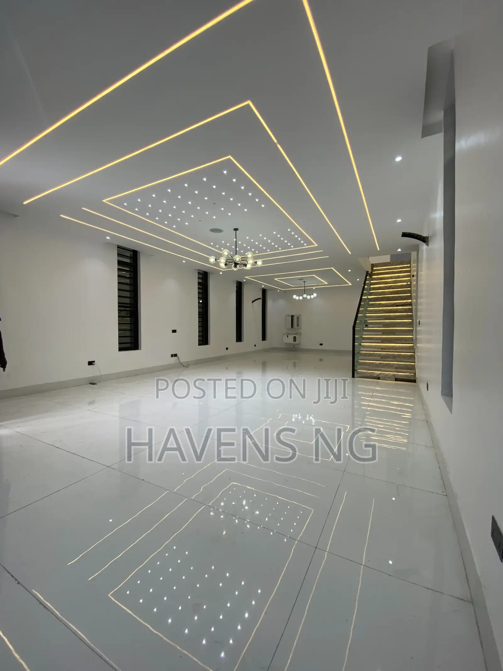 5bdrm Duplex in Ikota for sale in Ikota