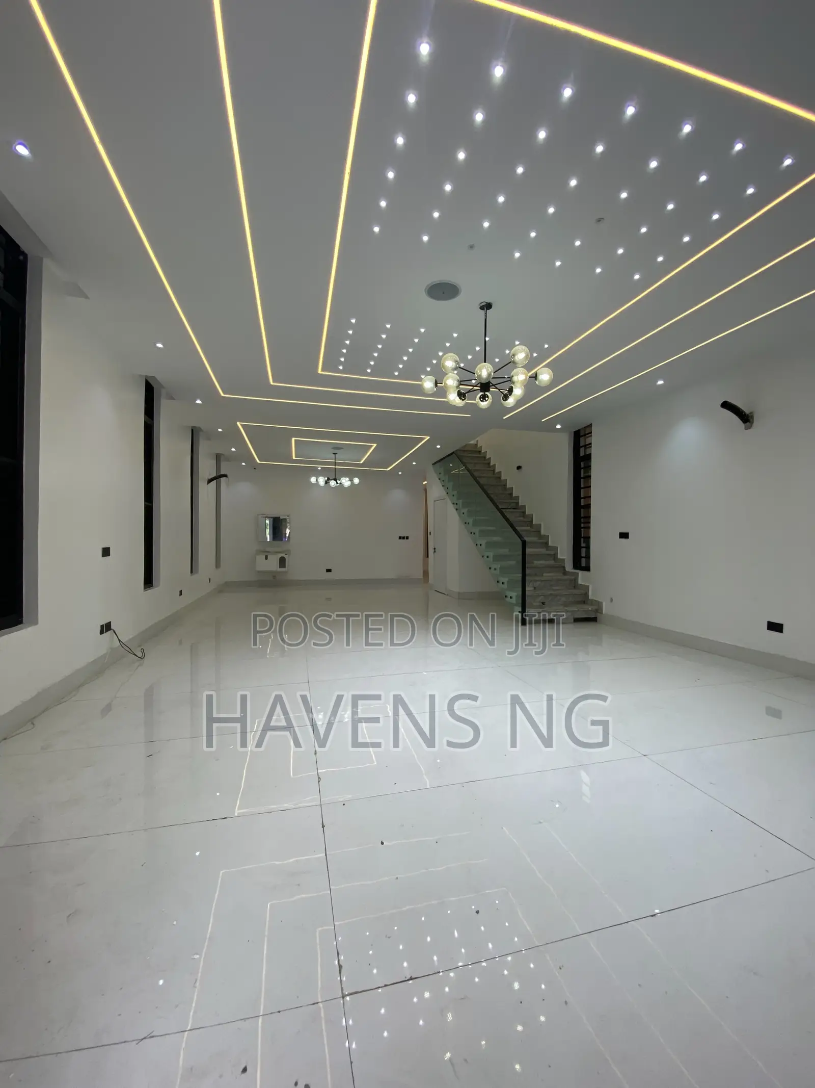 5bdrm Duplex in Ikota for sale in Ikota