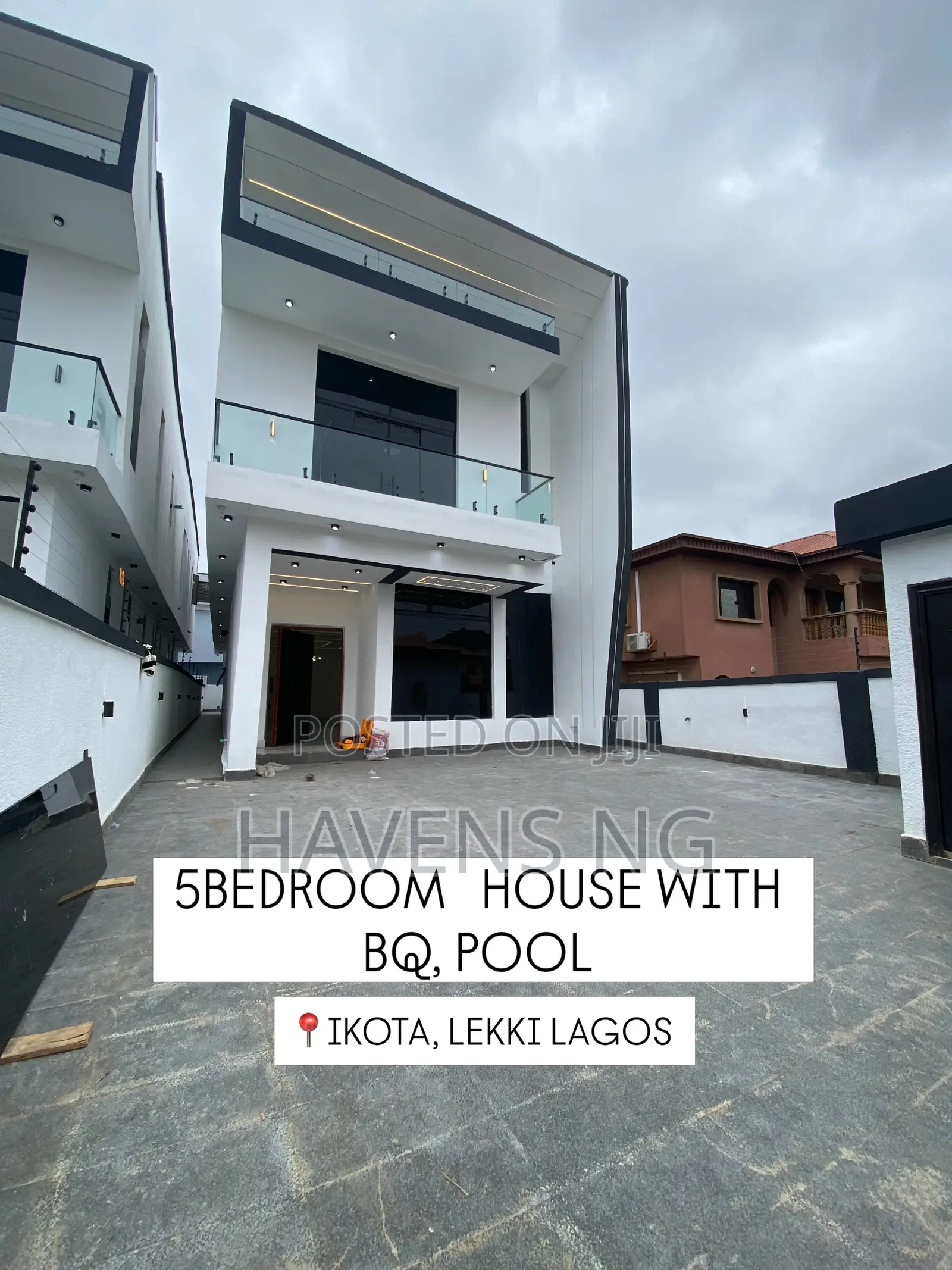 5bdrm Duplex in Ikota for sale in Ikota