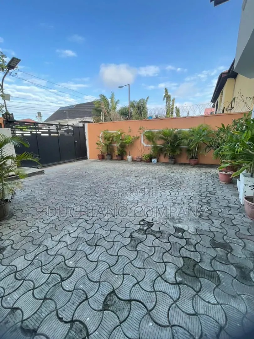 Furnished 4bdrm Duplex in Lekki Phase 1 for rent in Lekki Phase 1