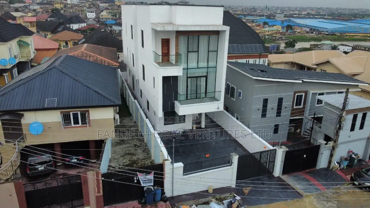 4bdrm Duplex in Magodo for sale in Magodo
