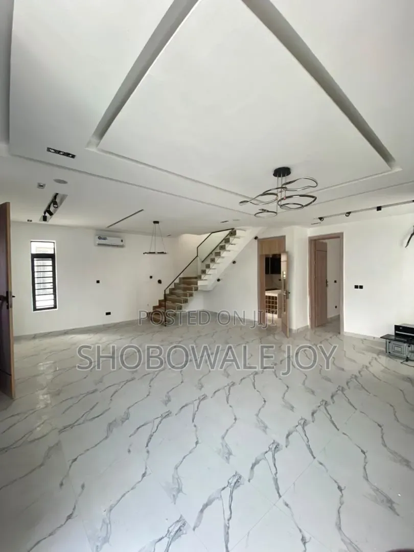 5bdrm Duplex in Chevron Alternative for rent in Chevron