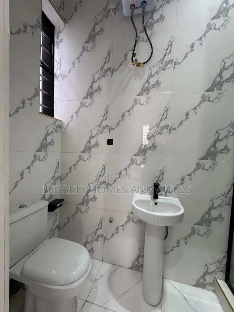 5bdrm Duplex in Lekki Phase 1 for sale in Lekki Phase 1