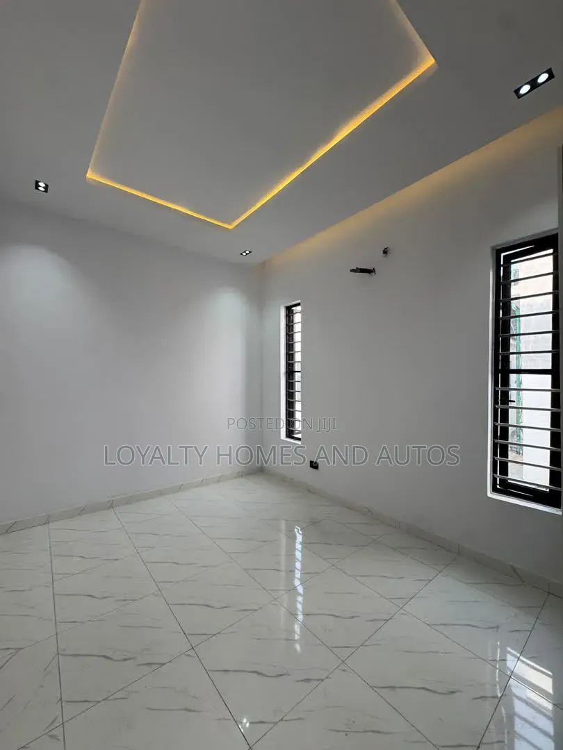 5bdrm Duplex in Lekki Phase 1 for sale in Lekki Phase 1