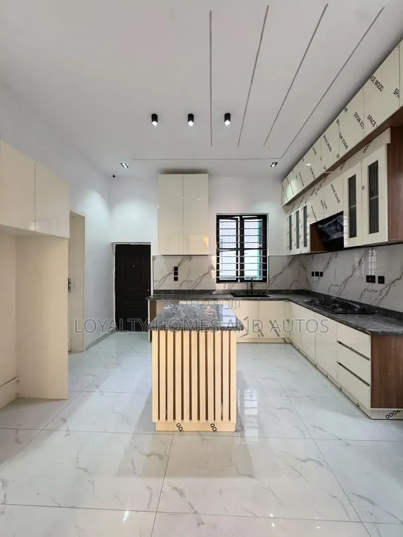 5bdrm Duplex in Lekki Phase 1 for sale in Lekki Phase 1