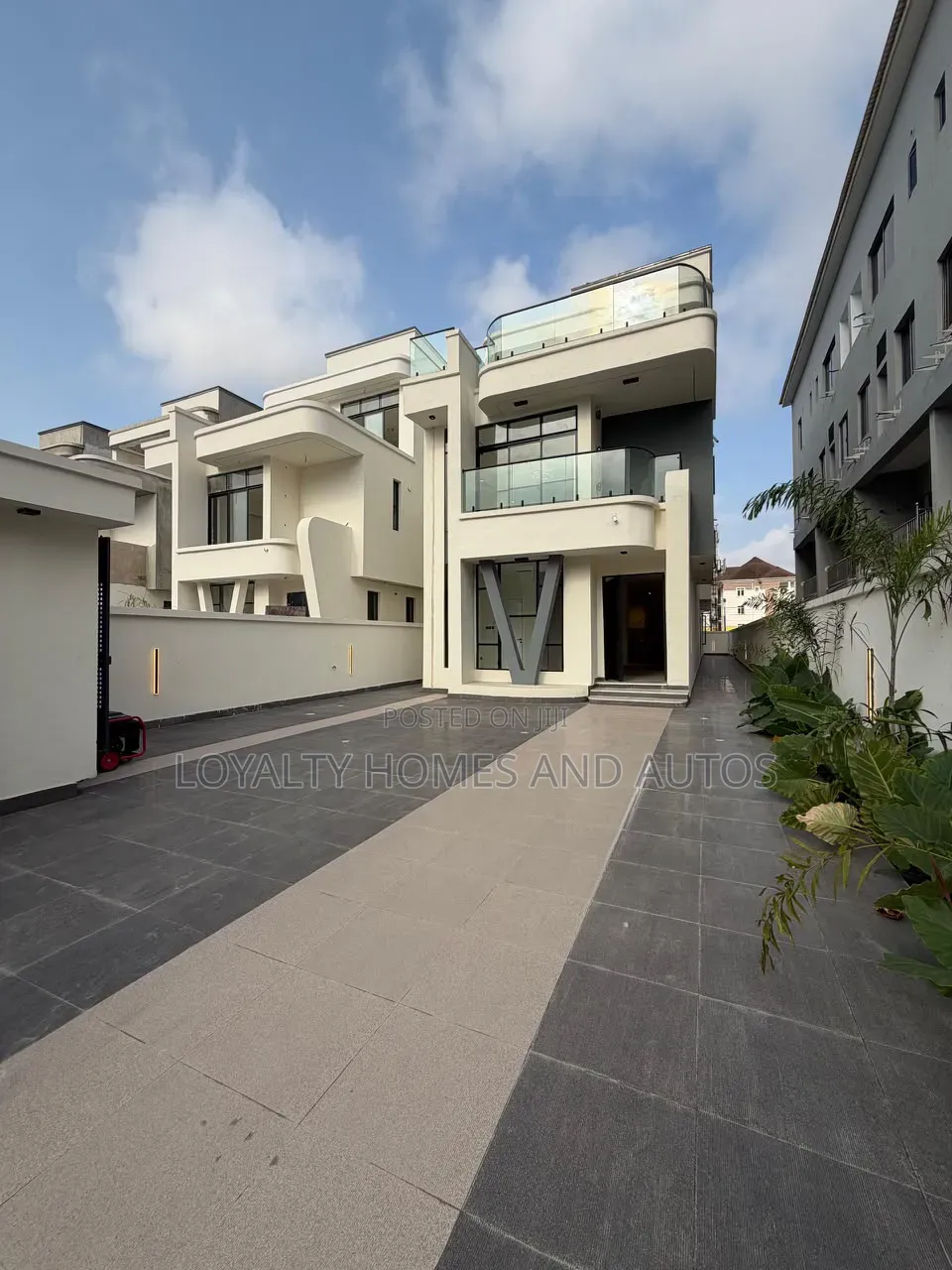5bdrm Duplex in Lekki Phase 1 for sale in Lekki Phase 1
