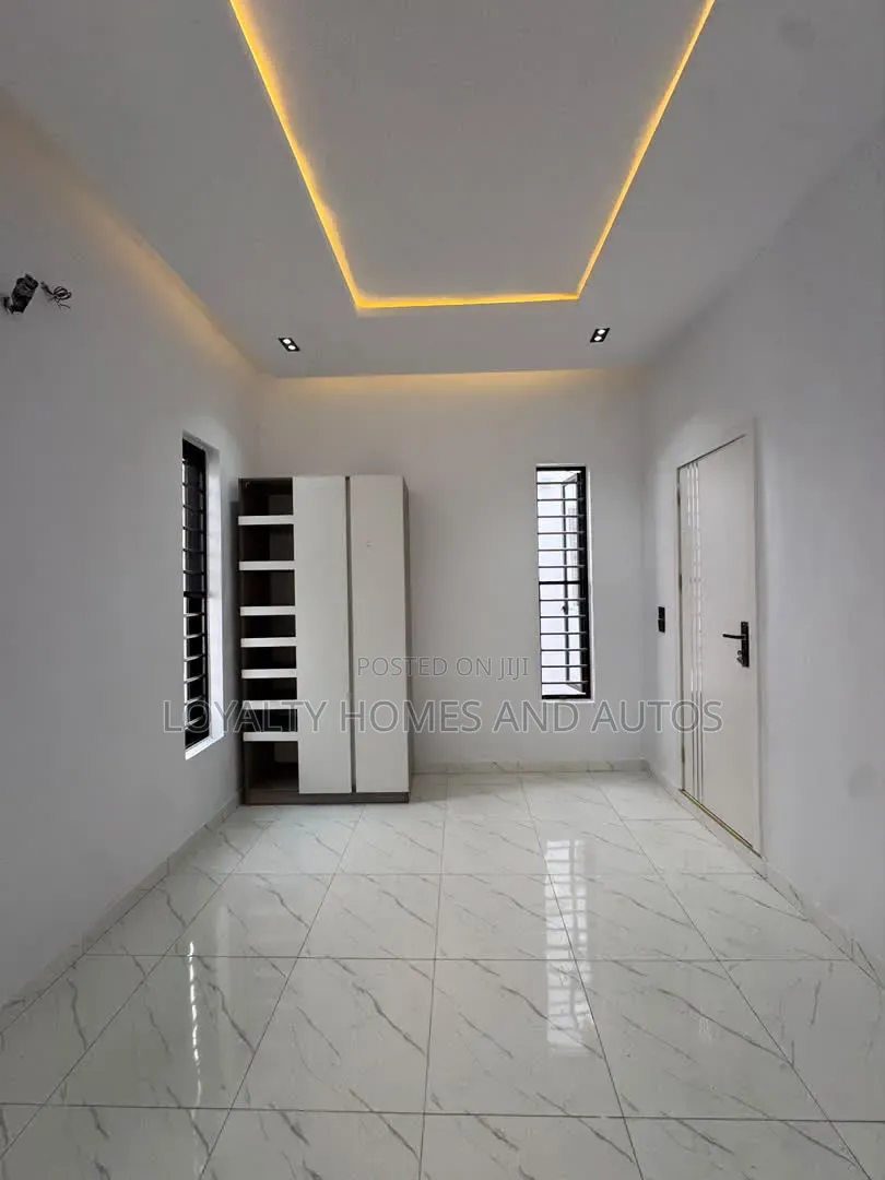 5bdrm Duplex in Lekki Phase 1 for sale in Lekki Phase 1
