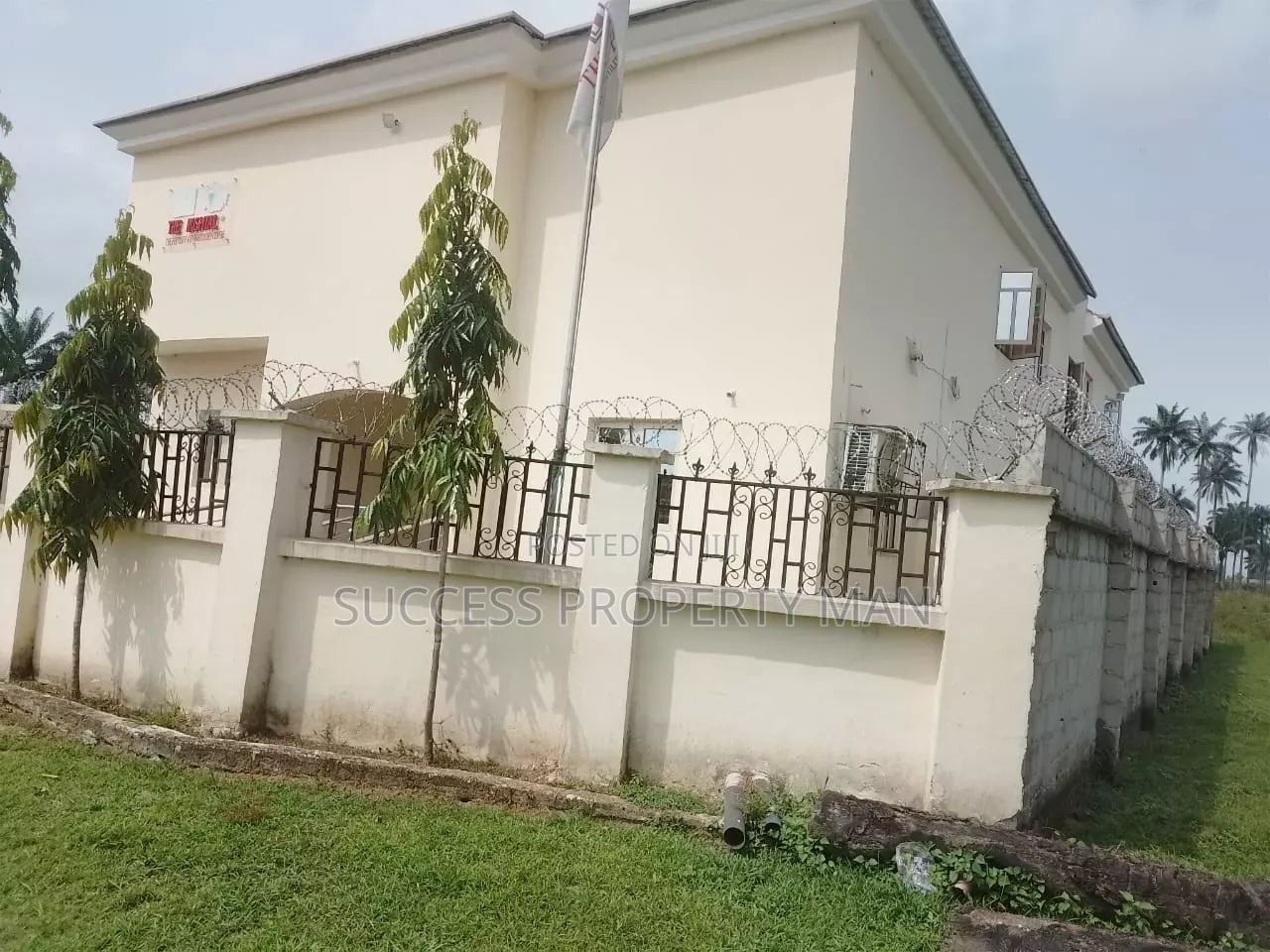20bdrm House in Eneka for sale in Eneka