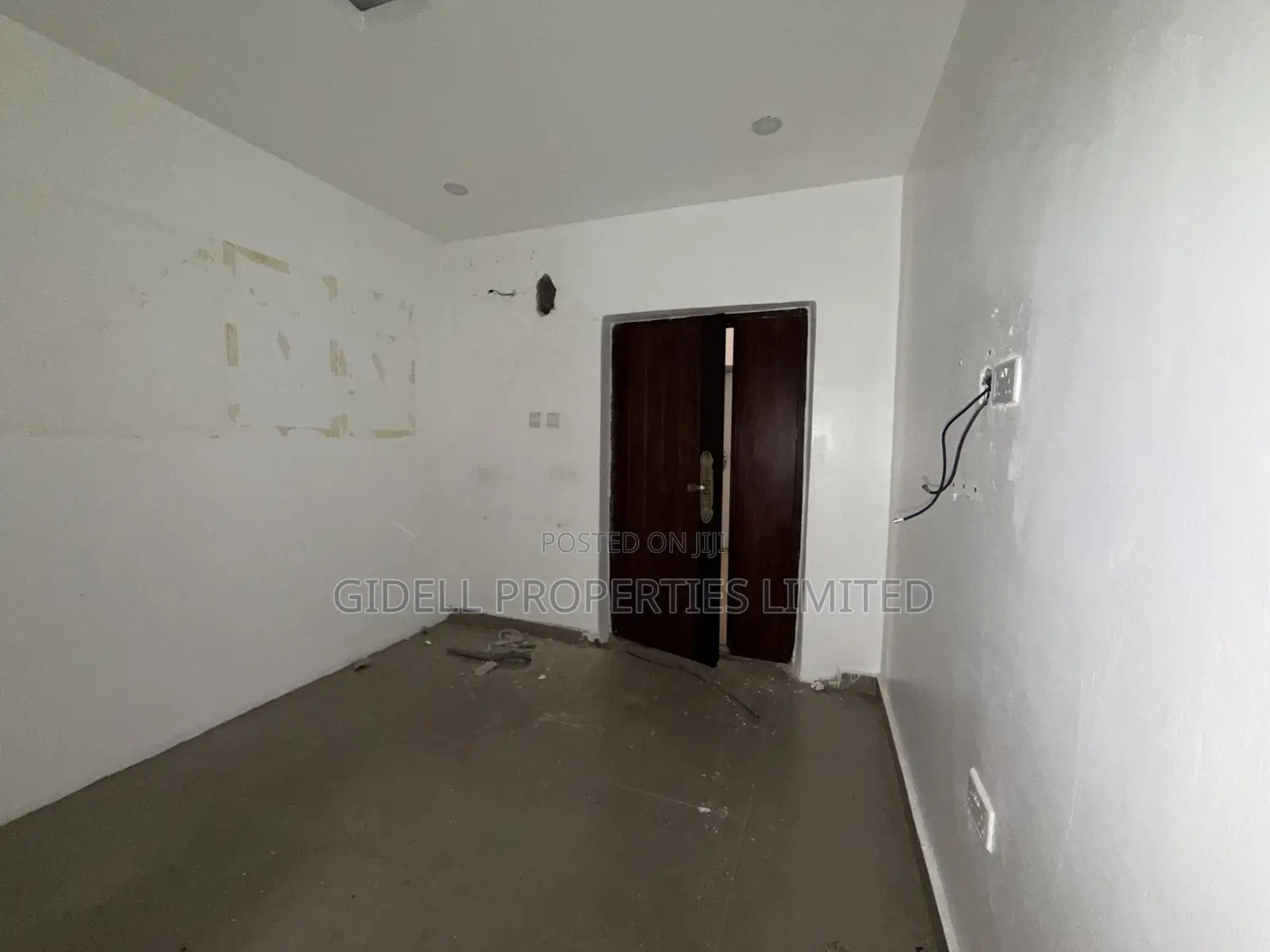 60SQM Office / Shop Space on the Second Floor in Wuse 2