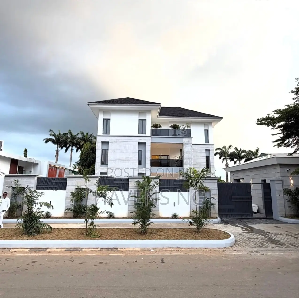 7bdrm Mansion in Maitama for sale in Maitama