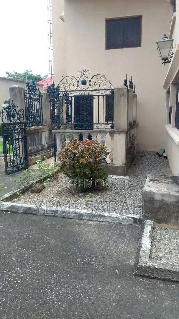 8bdrm Duplex in Abacha for rent in Abacha Estate