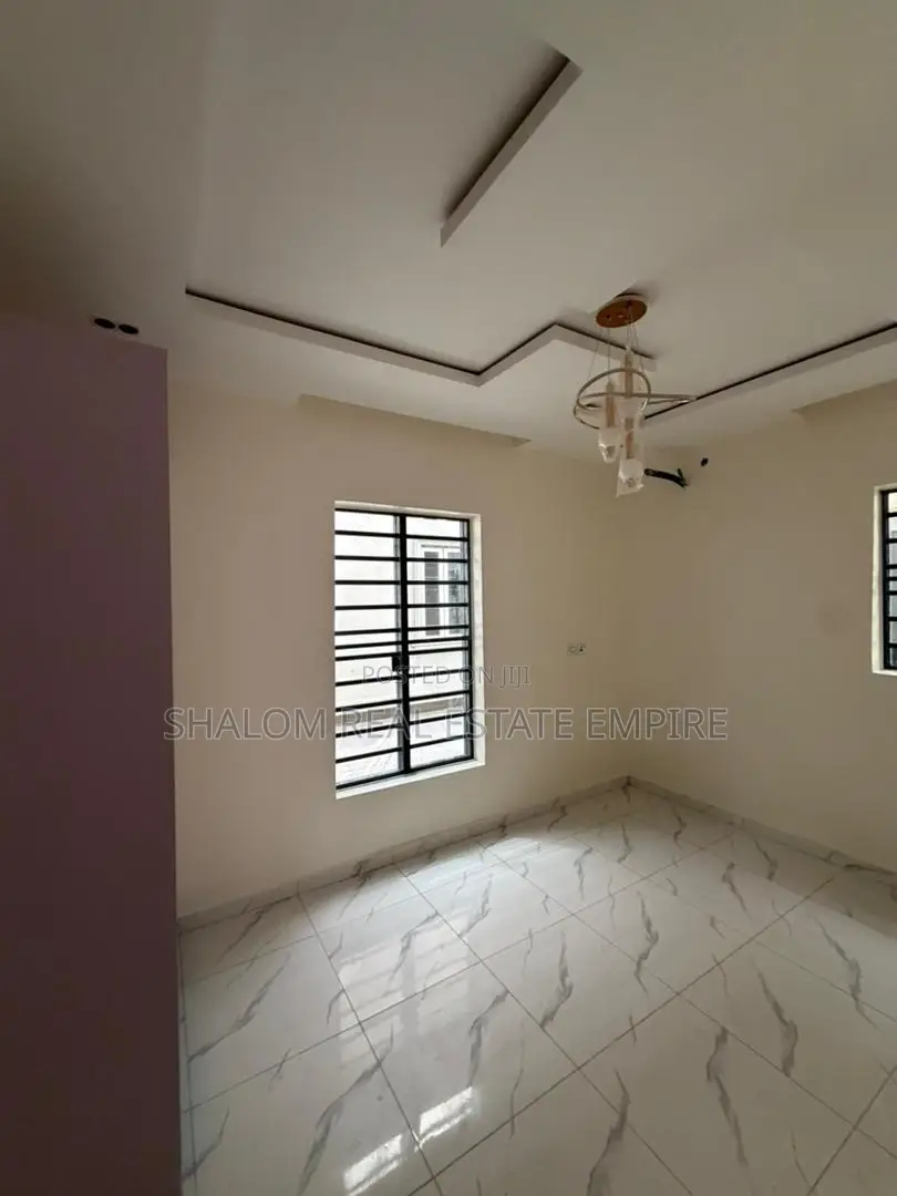4bdrm Duplex in Gateway Zone Estate for sale in GRA Phase 1