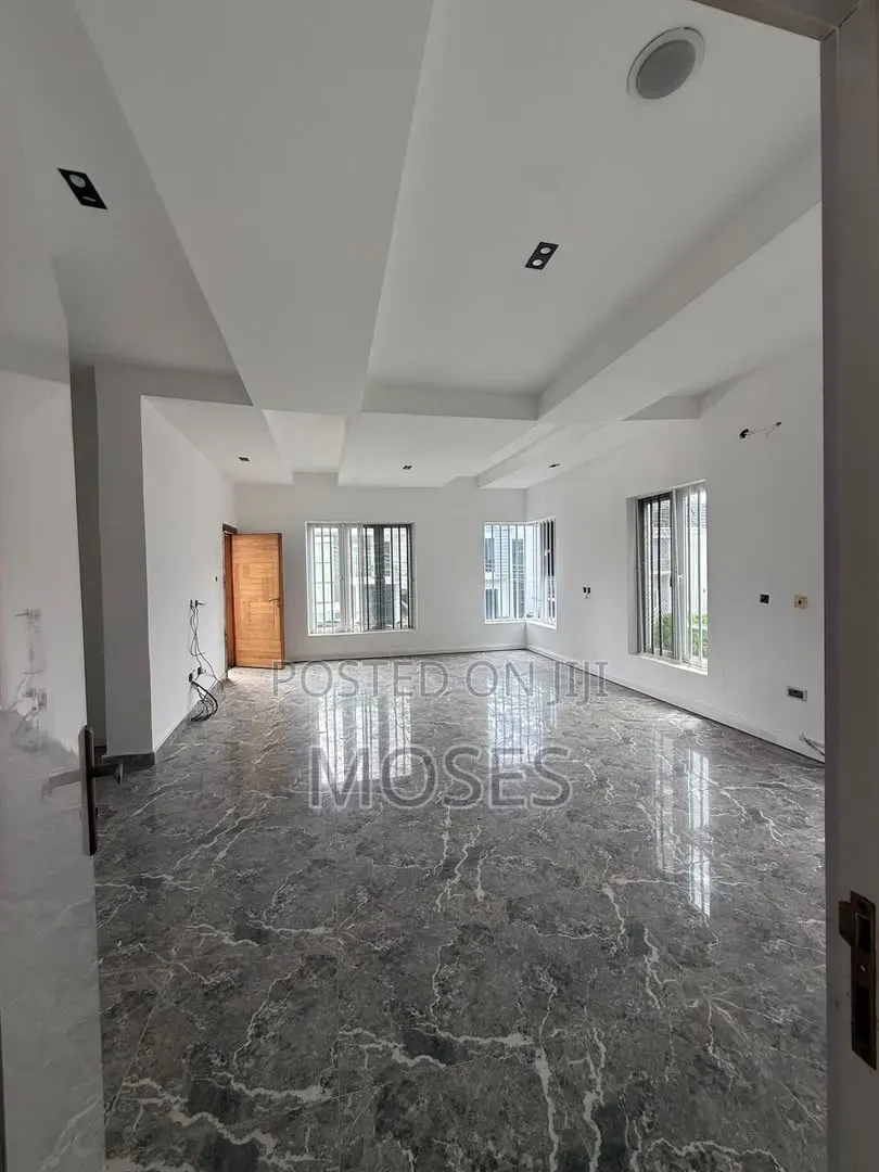 5bdrm Duplex in Megamound Estate, Ikota for sale in Ikota