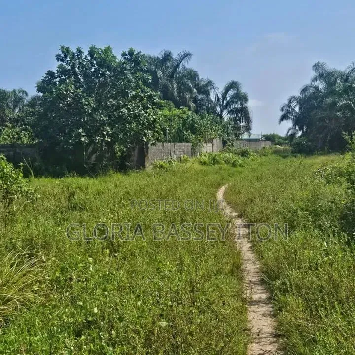 Land for Sale in  Laokwe  Facing the Exxpressway in Lakowe