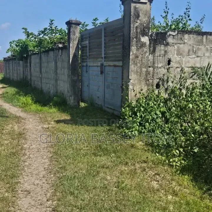 Land for Sale in  Laokwe  Facing the Exxpressway in Lakowe