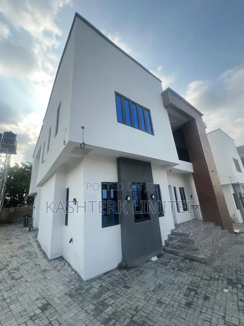 5bdrm Duplex in Guzape for sale in Guzape District