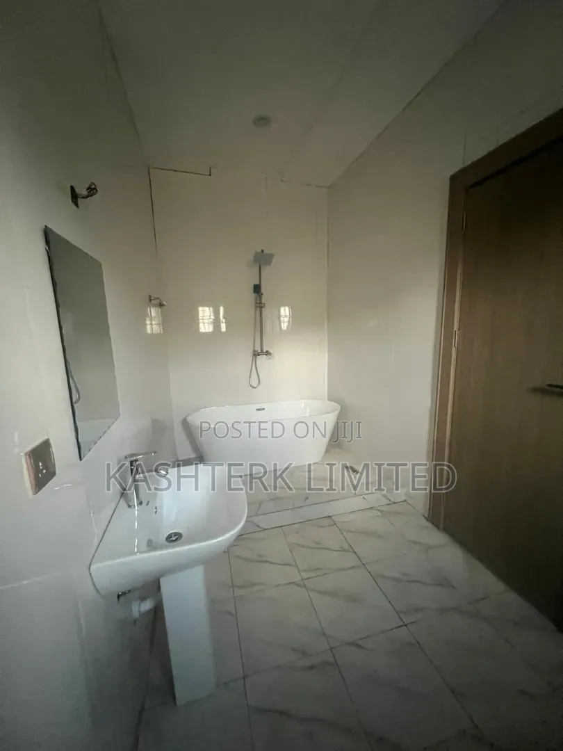5bdrm Duplex in Guzape for sale in Guzape District