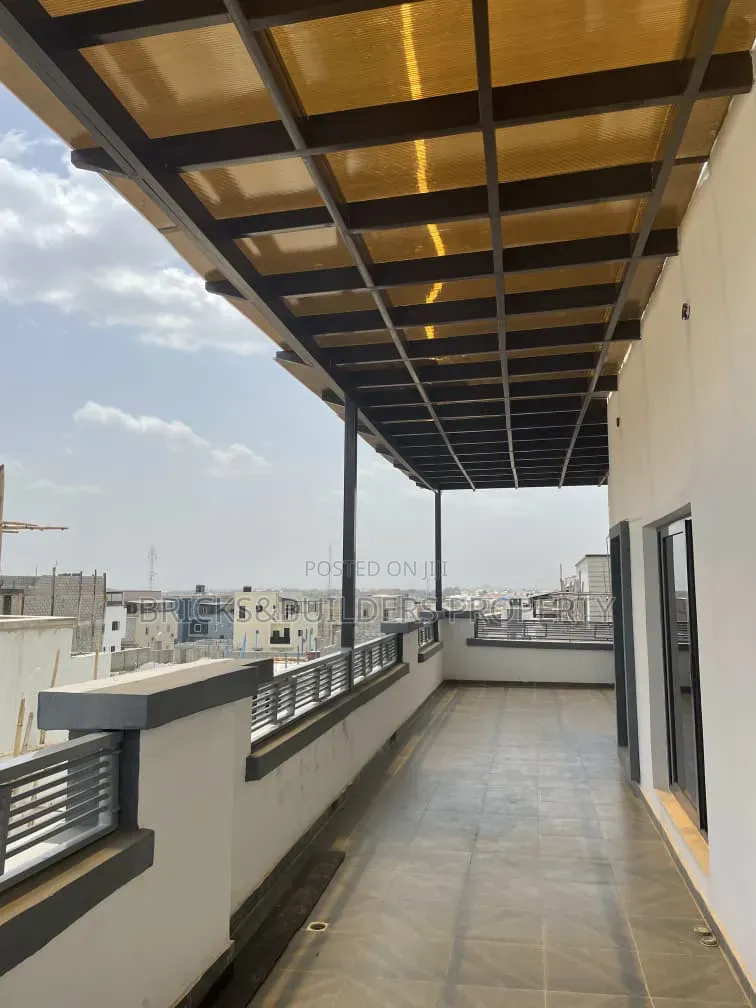 5bdrm Duplex in Idu Industrial for sale in Idu Industrial