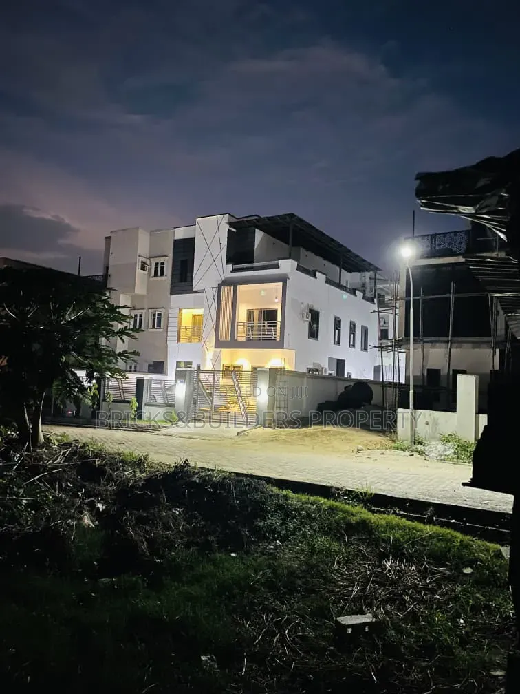 5bdrm Duplex in Idu Industrial for sale in Idu Industrial