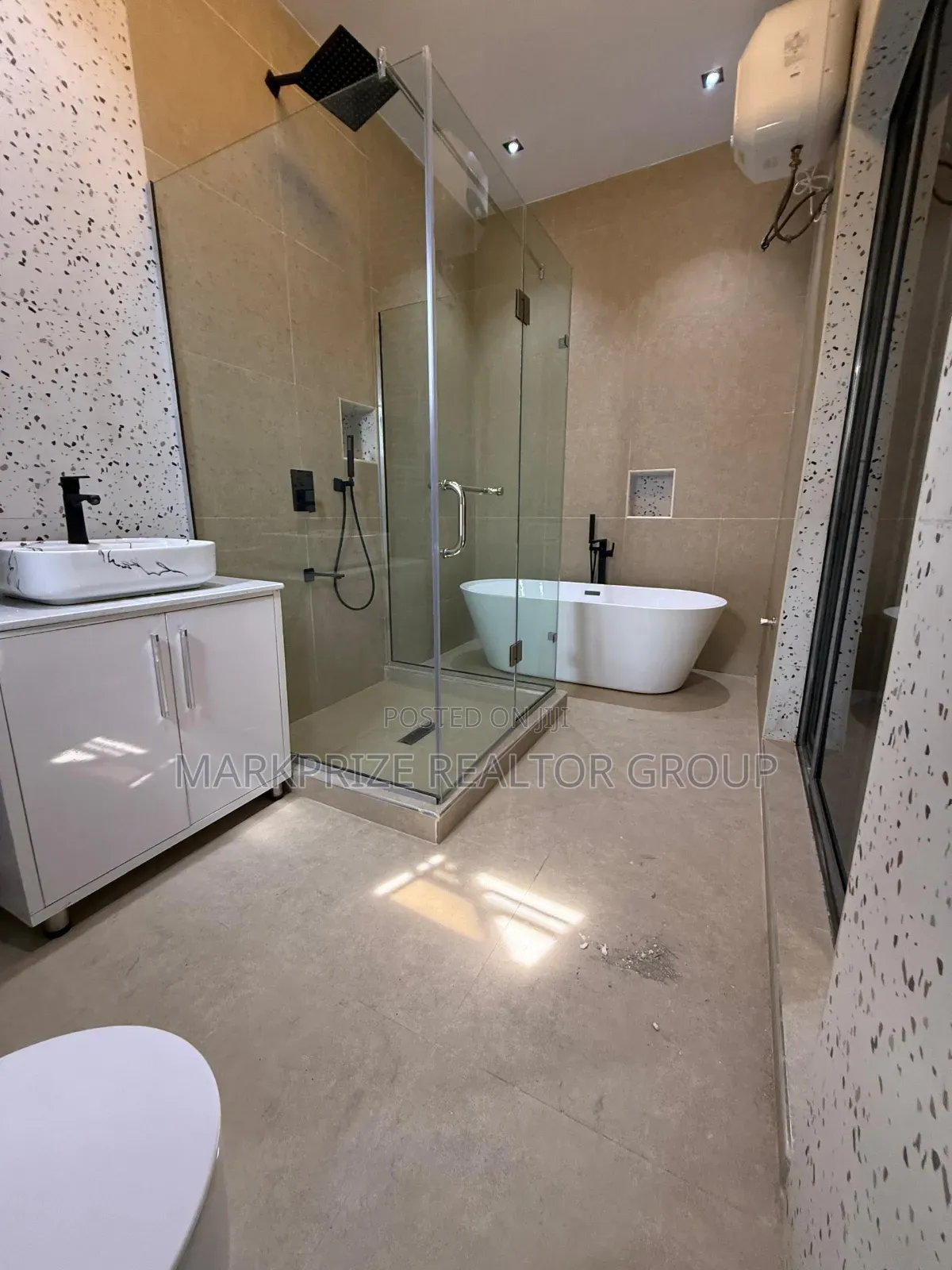 4bdrm Duplex in Surulere Lagos for sale in Aguda / Surulere