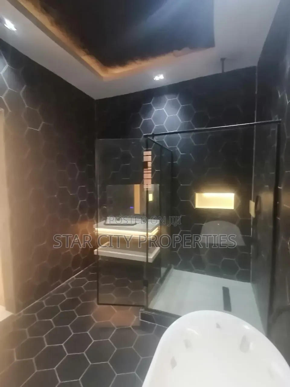 5bdrm Duplex in Lekki Phase 1 for sale in Lekki Phase 1