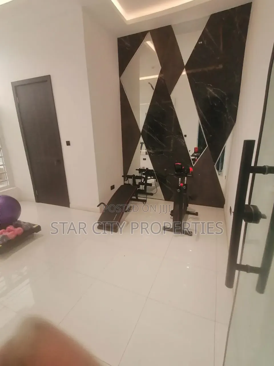 5bdrm Duplex in Lekki Phase 1 for sale in Lekki Phase 1
