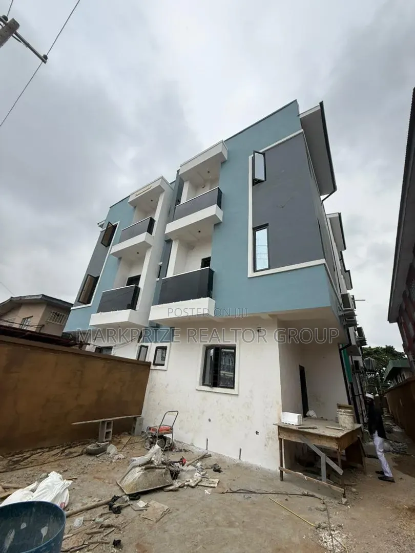 4bdrm Duplex in Gbagada Lagos for sale in Oworonshoki / Gbagada
