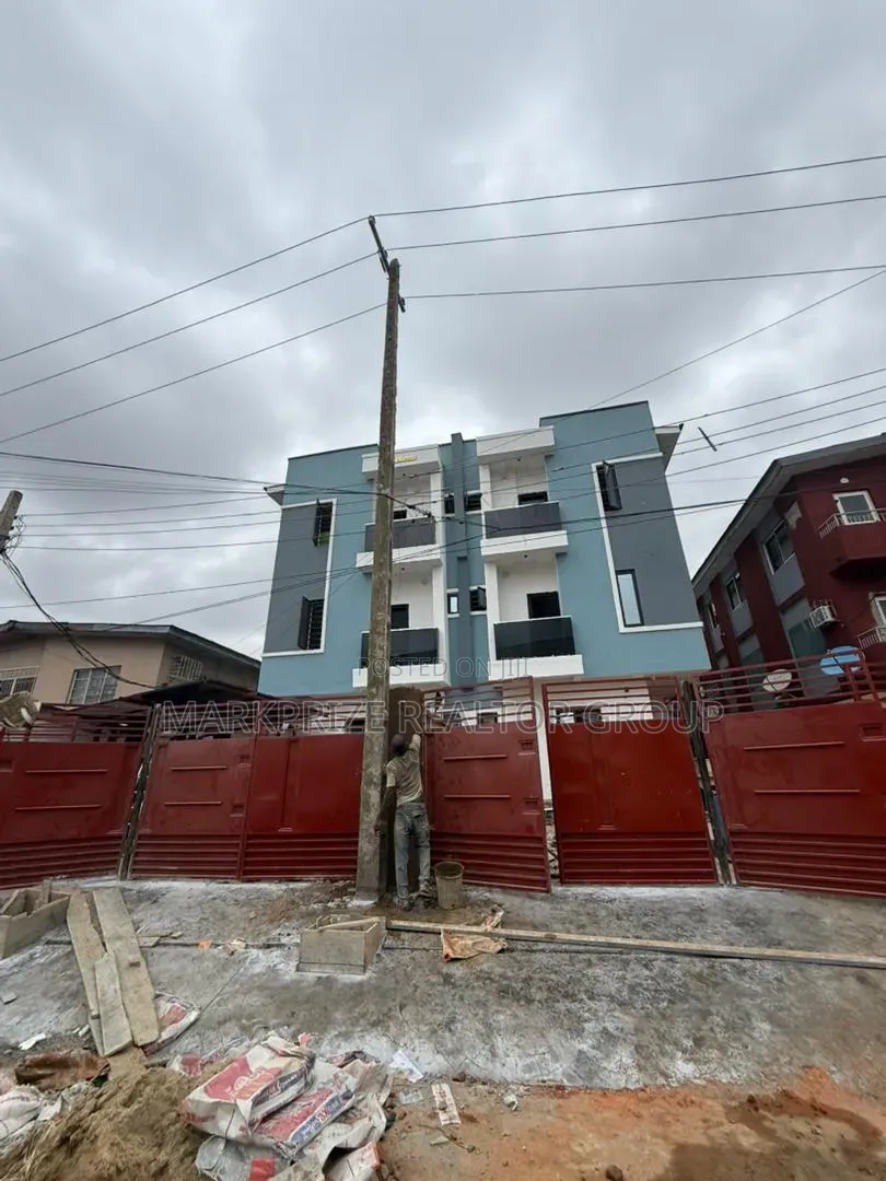 4bdrm Duplex in Gbagada Lagos for sale in Oworonshoki / Gbagada