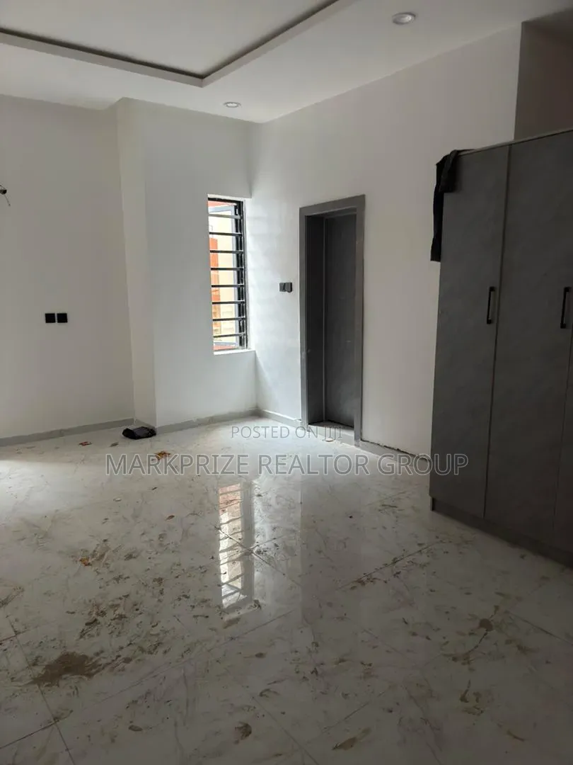 4bdrm Duplex in Gbagada Lagos for sale in Oworonshoki / Gbagada
