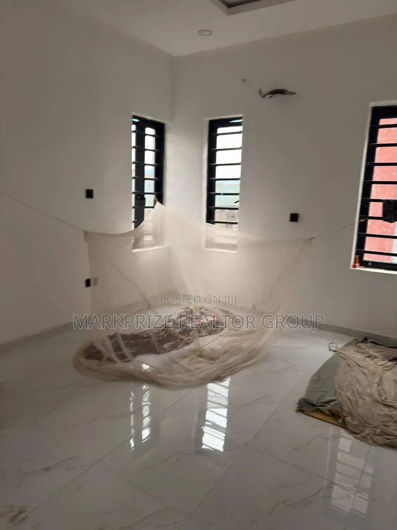 4bdrm Duplex in Gbagada Lagos for sale in Oworonshoki / Gbagada