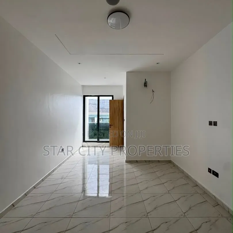 2bdrm Apartment in Chevron for sale in Chevron