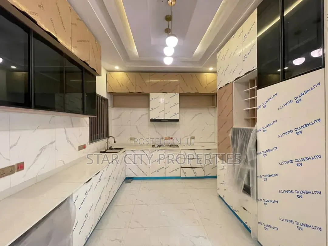4bdrm Apartment in Ikeja Gra Lagos for rent in Ikeja GRA