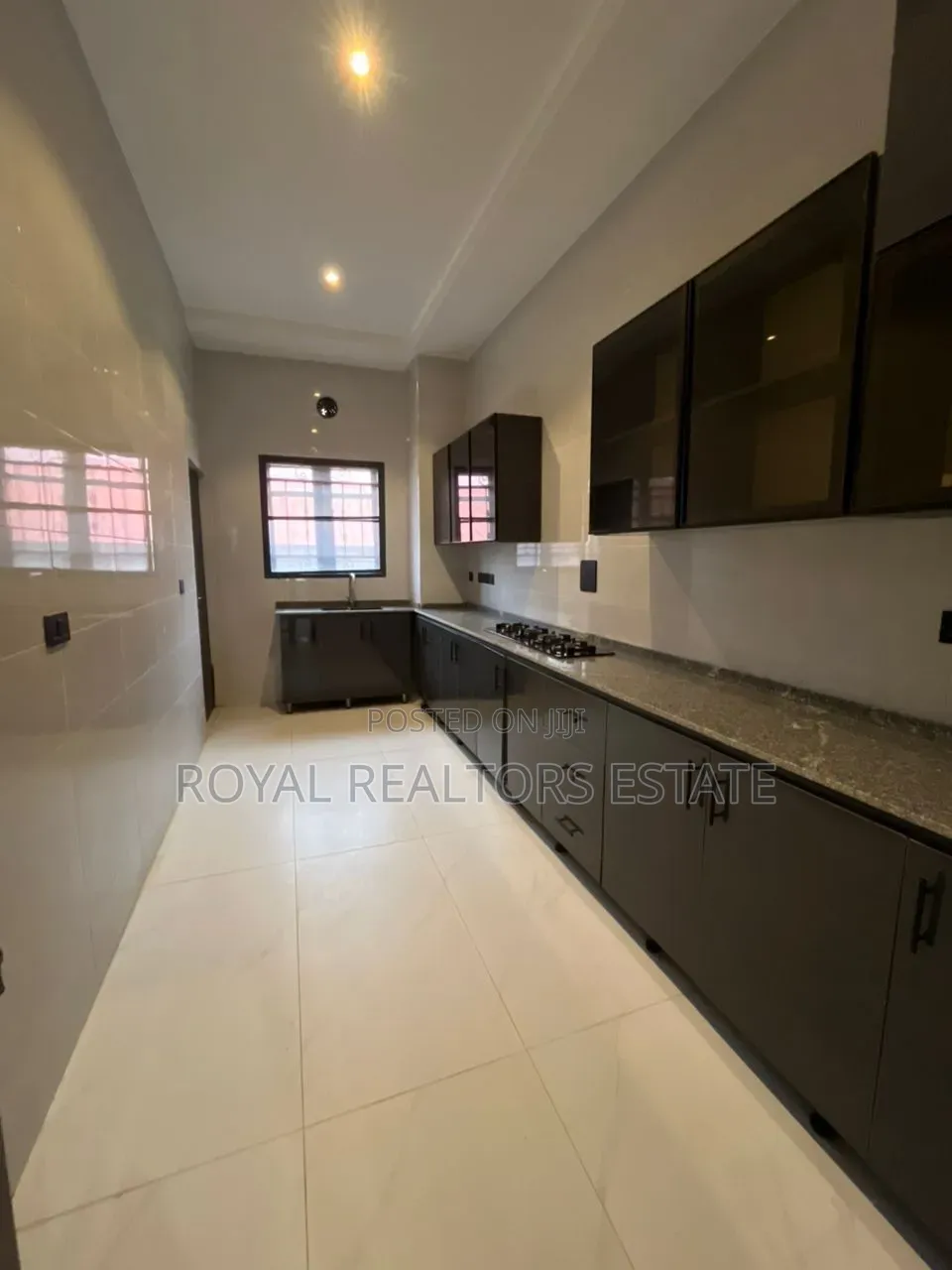 2bdrm Apartment in Tarred Road, Durumi for rent in Durumi