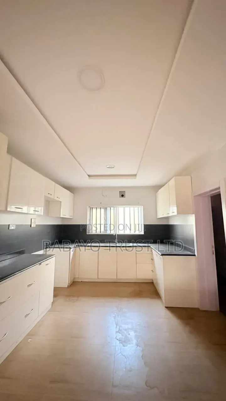 4bdrm Duplex in Jericho for rent in Jericho