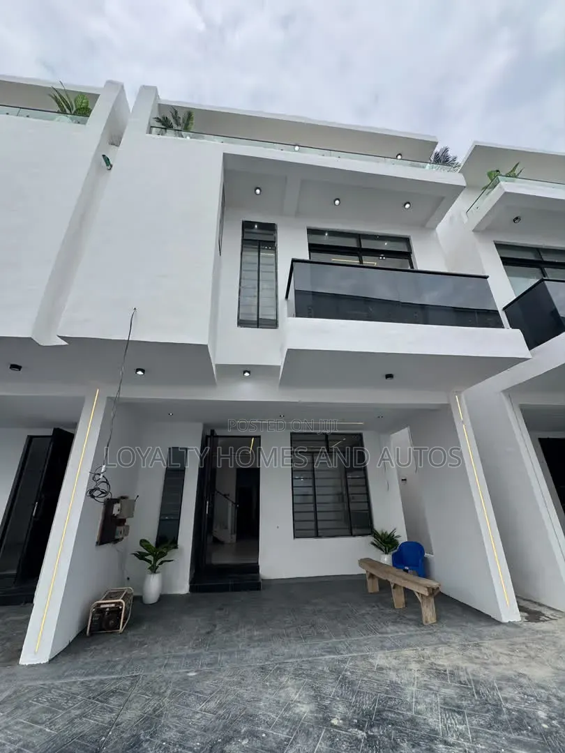 3bdrm Duplex in Ikota for sale in Ikota