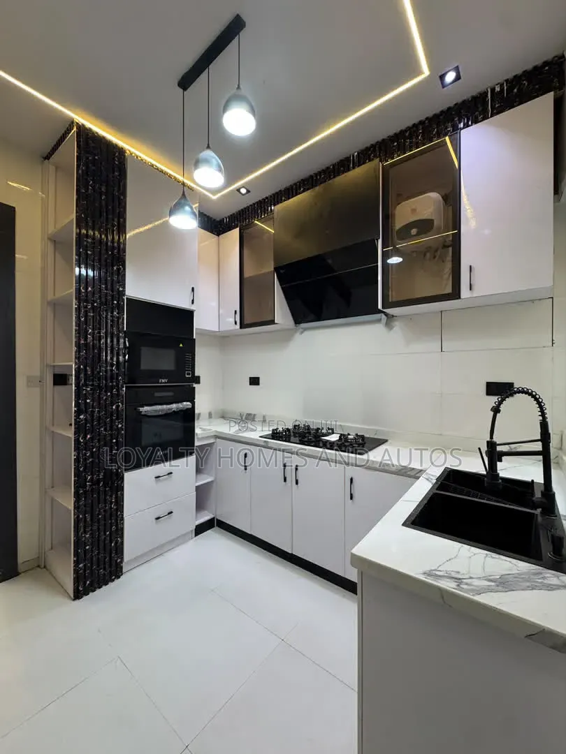 3bdrm Duplex in Ikota for sale in Ikota