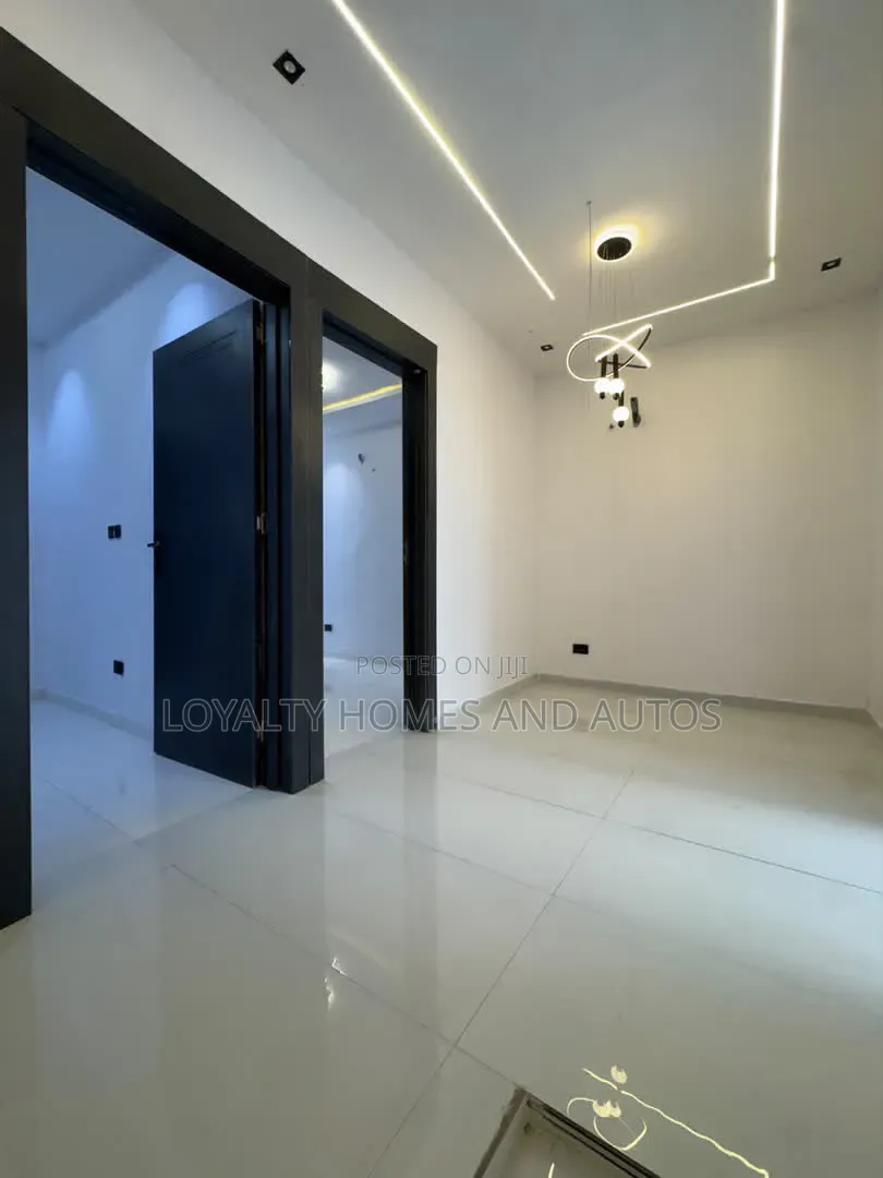 3bdrm Duplex in Ikota for sale in Ikota