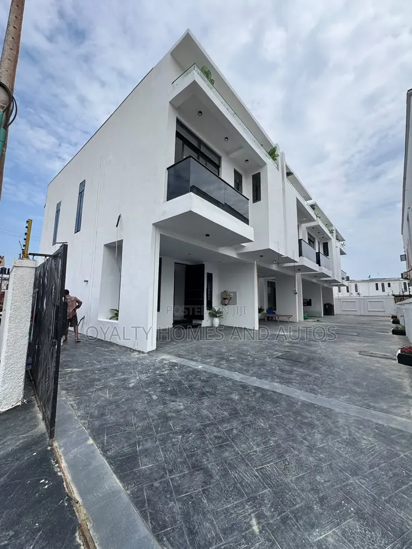 5bdrm Duplex in Sangotedo for sale in Sangotedo