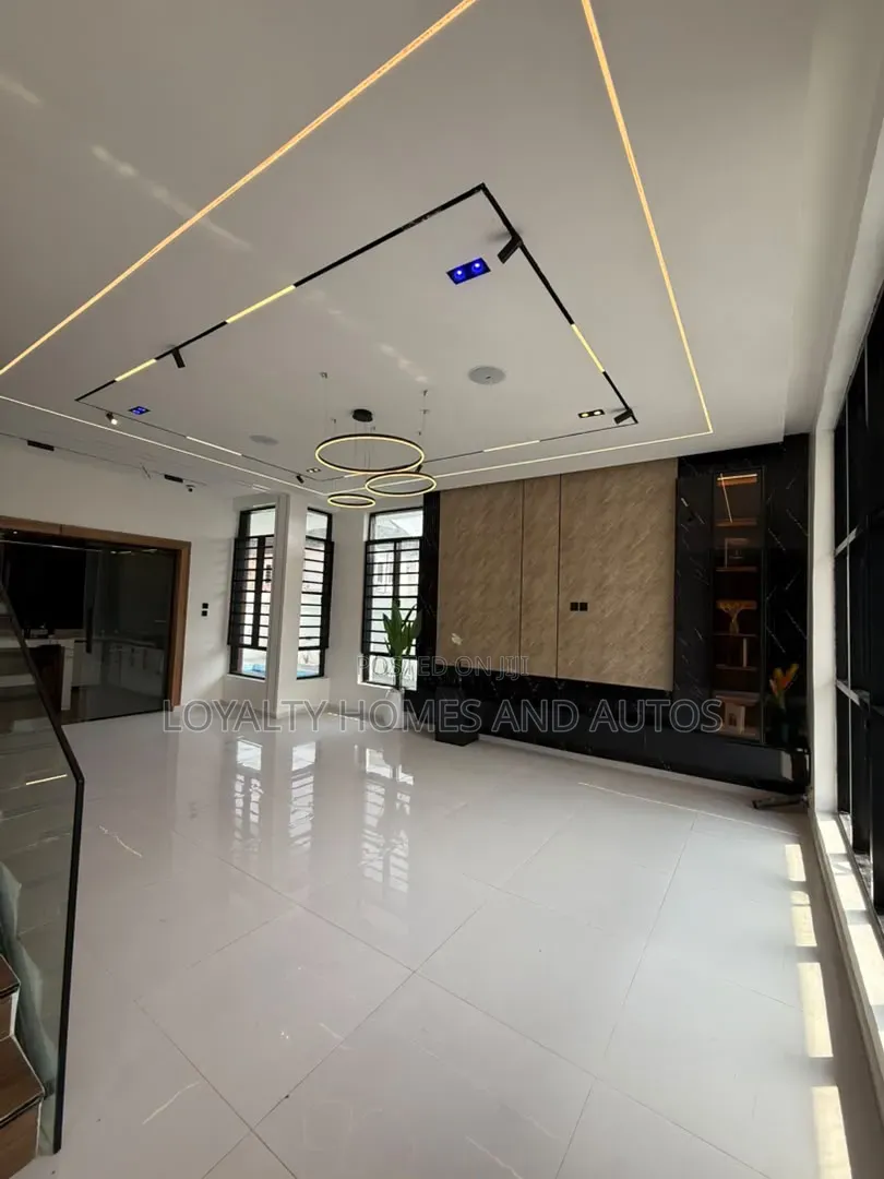 5bdrm Duplex in Sangotedo for sale in Sangotedo