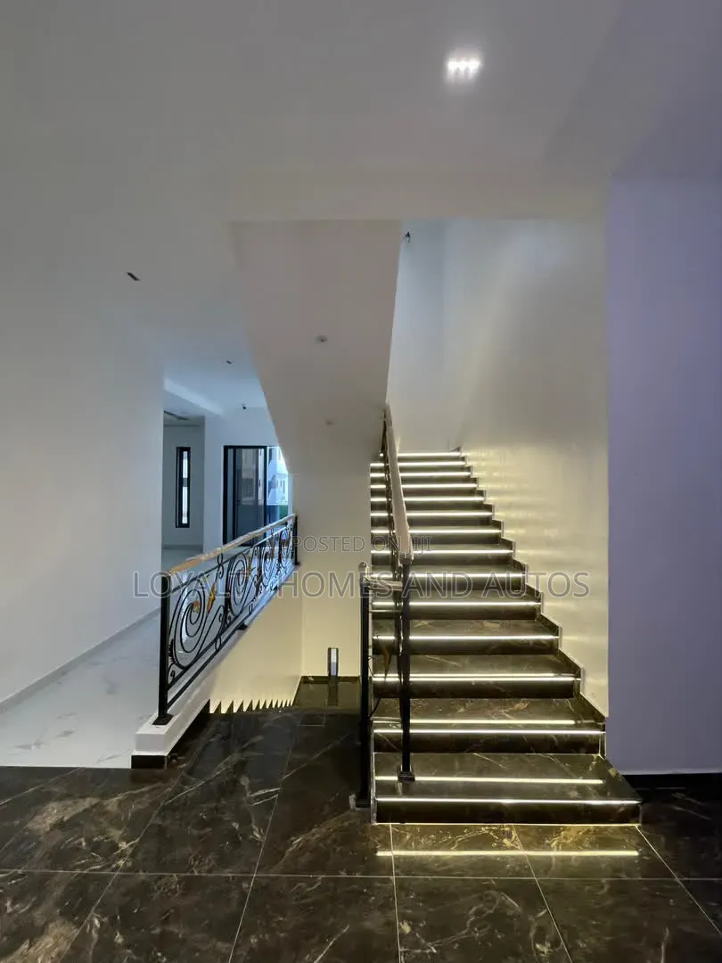 7bdrm Duplex in Osapa london for sale in Osapa london