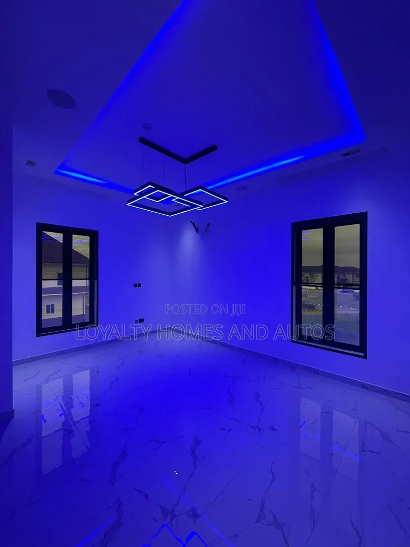 7bdrm Duplex in Osapa london for sale in Osapa london