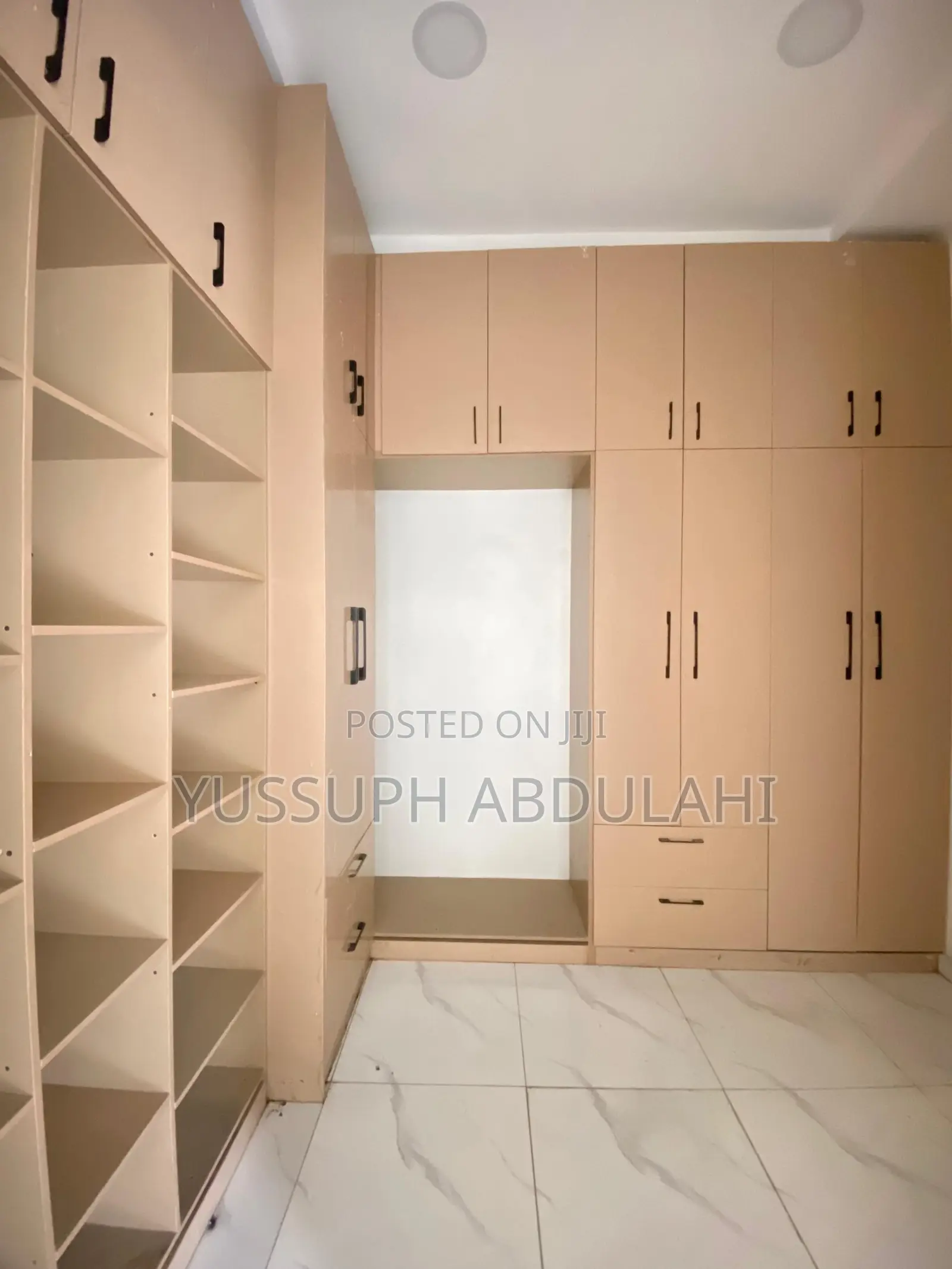 4bdrm Duplex in Chevron for sale in Chevron