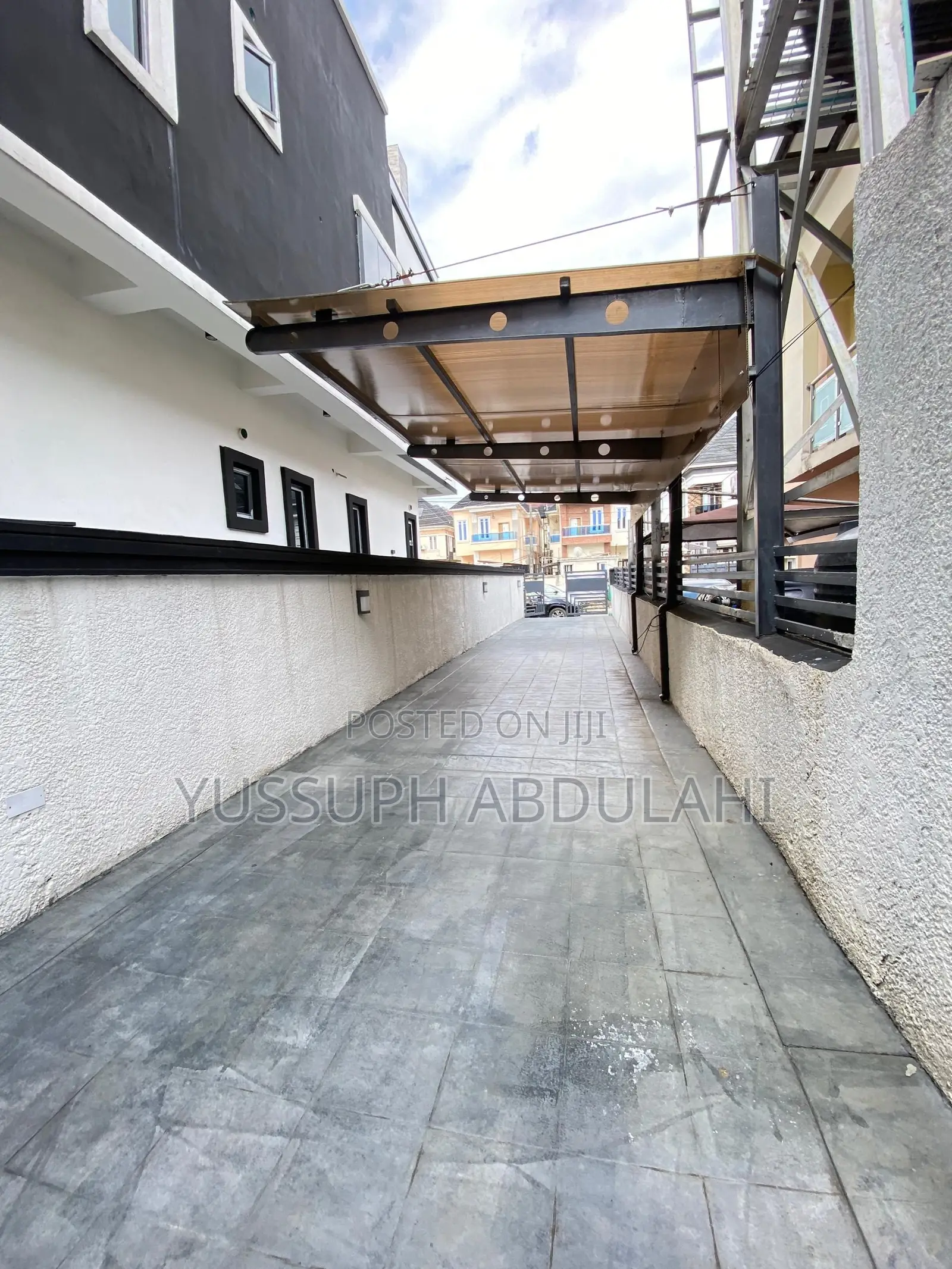 4bdrm Duplex in Chevron for sale in Chevron