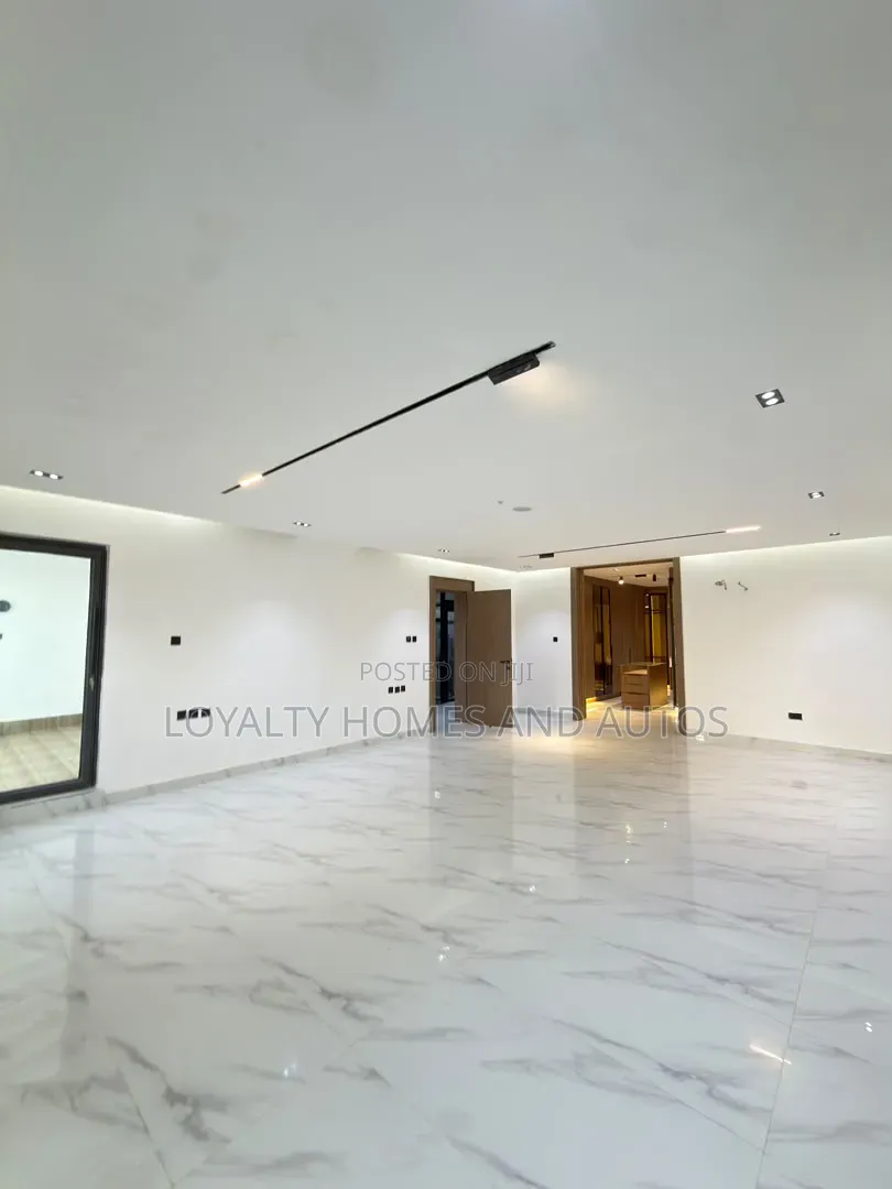 5bdrm Duplex in Apo Resettlement for sale in Apo Resettlement