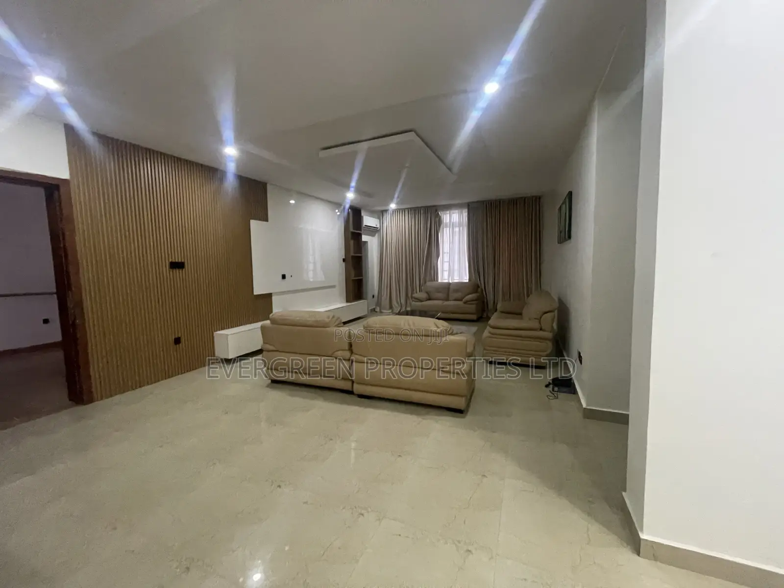 Furnished 3bdrm Apartment in Kofo Abayomi for sale in Kofo Abayomi