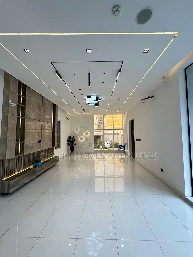 5bdrm Duplex in Lekki Phase 1 for sale in Lekki Phase 1