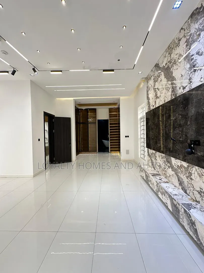5bdrm Duplex in Lekki Phase 1 for sale in Lekki Phase 1