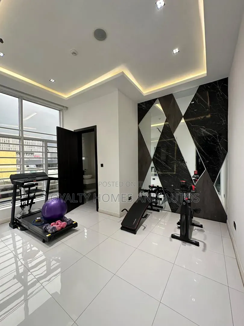 5bdrm Duplex in Lekki Phase 1 for sale in Lekki Phase 1