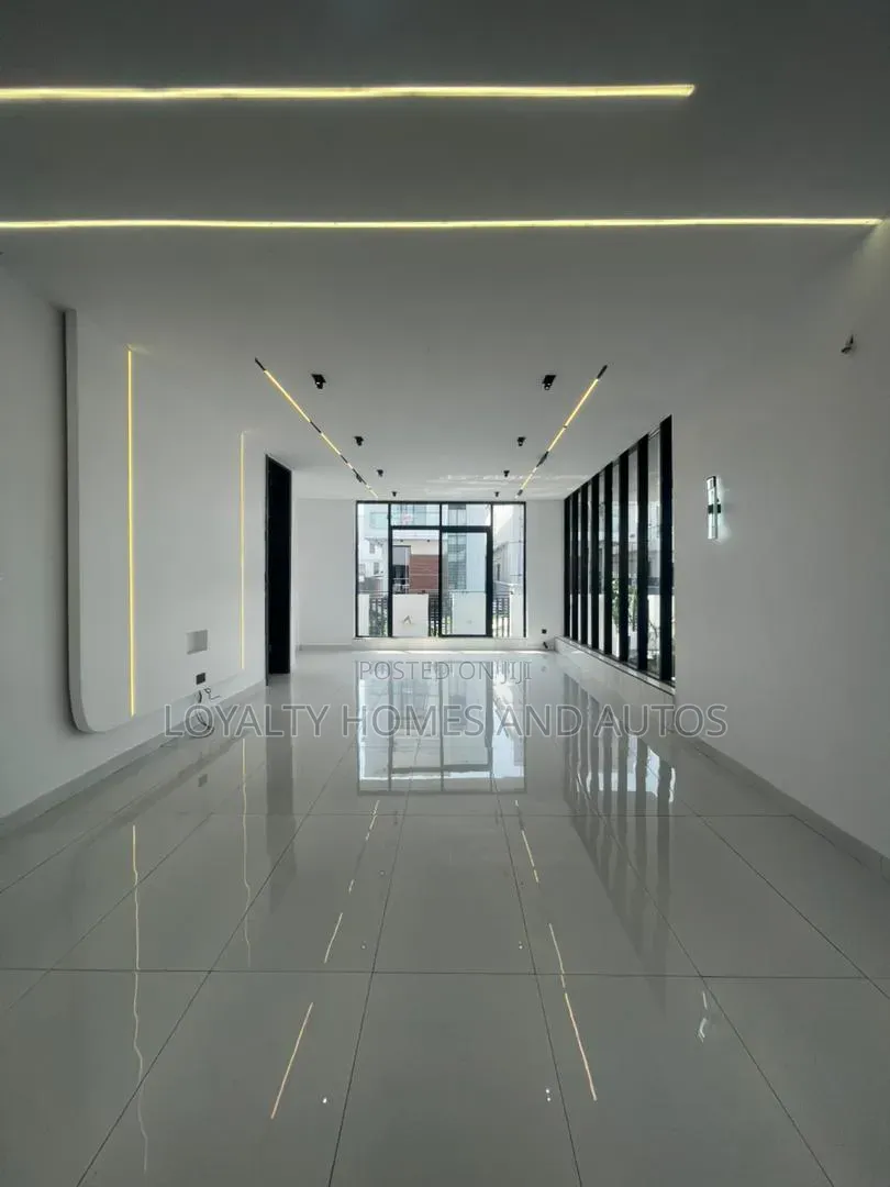 5bdrm Duplex in Chevron for sale in Chevron